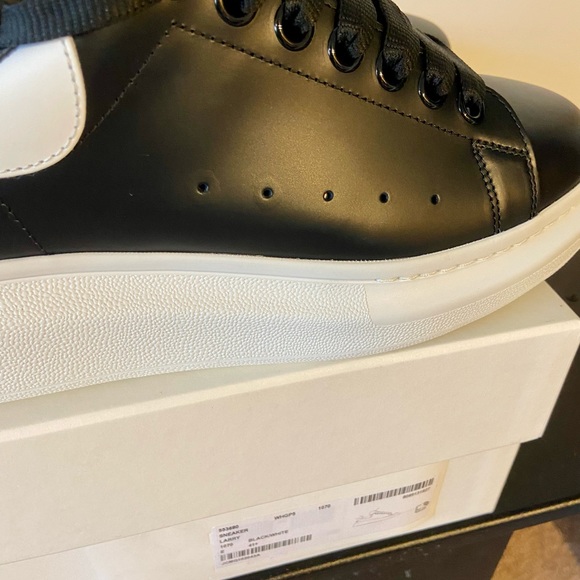 Alexander McQueen’s Mens Leather Platform Sneakers size 8.5. Buy now! main image 9